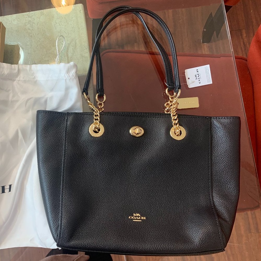 COACH Turnlock Chain Tote Bag New With Tag Black Pebbled Leather NWT